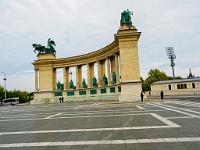 0019 This square has been the venue for many important political events in Hungarian history. This colonnade has two upper statues representing Peace (L) and...